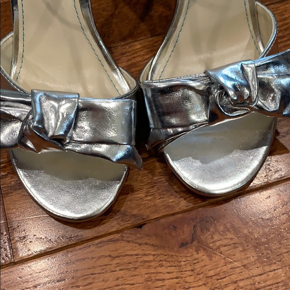 Betsy Johnson Silver Metallic Wedge size 6 - Picture 3 of 7